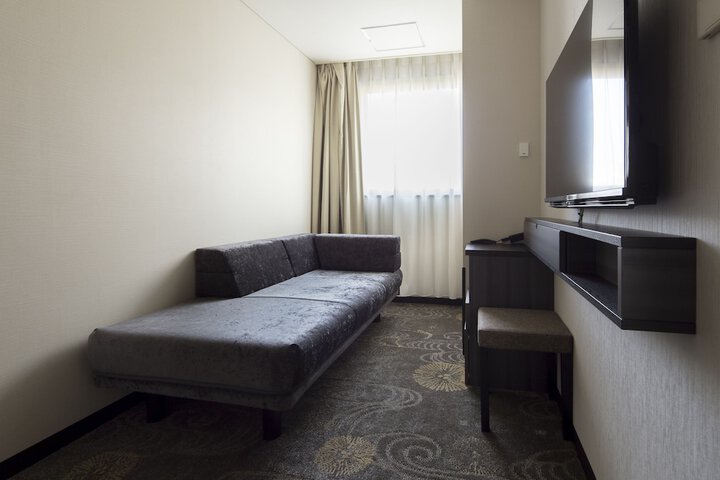 Room 27 of 79