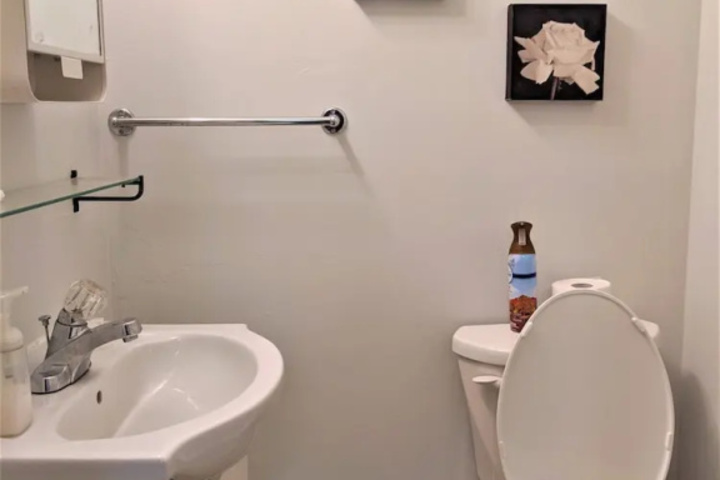 Room 9 of 20