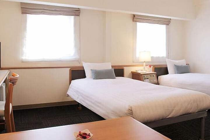 Room 14 of 36