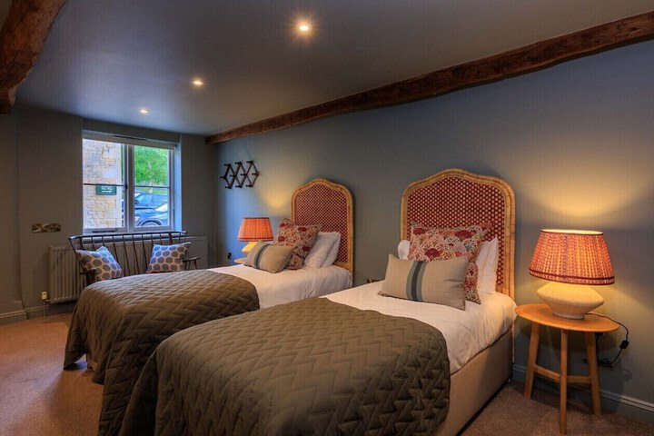 Room 2 of 42