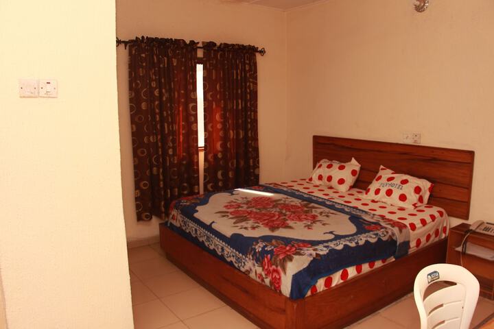 Room 12 of 21