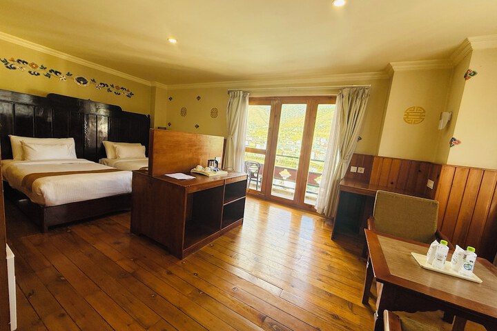 Room 5 of 16