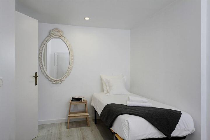 Room 14 of 110