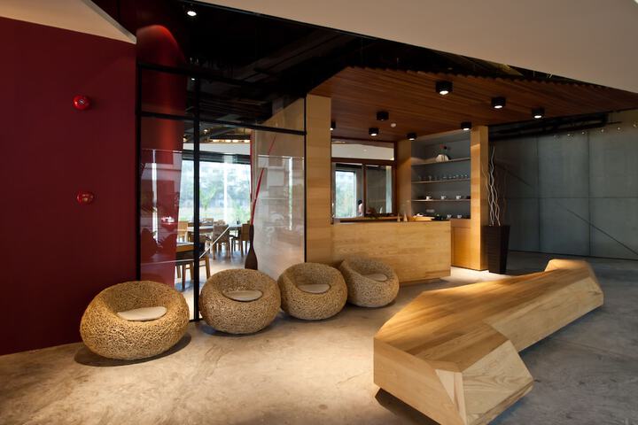 Guest Lobby
