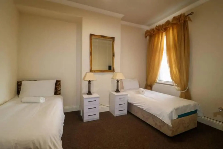 Room 2 of 2