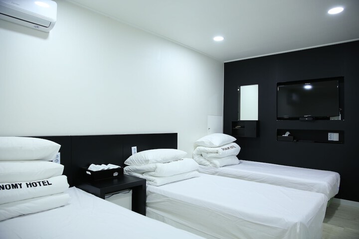 Room 6 of 47