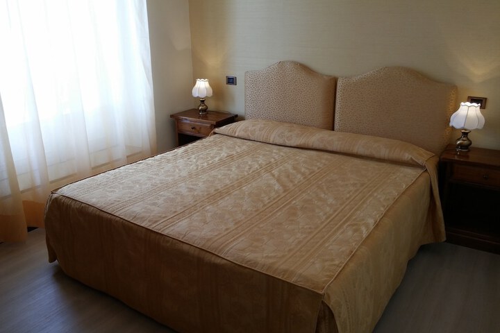 Room 5 of 38