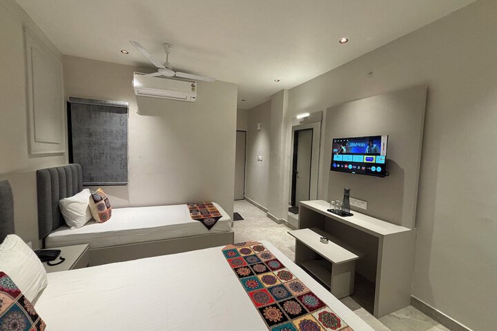 Room 9 of 20