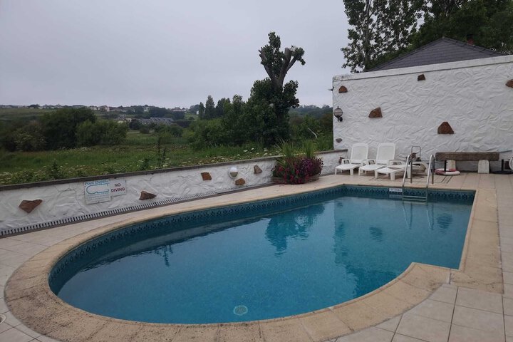 Hotel Pool