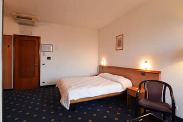 Room 16 of 50