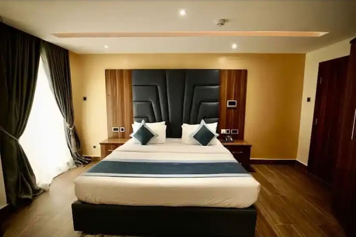 Room 18 of 36