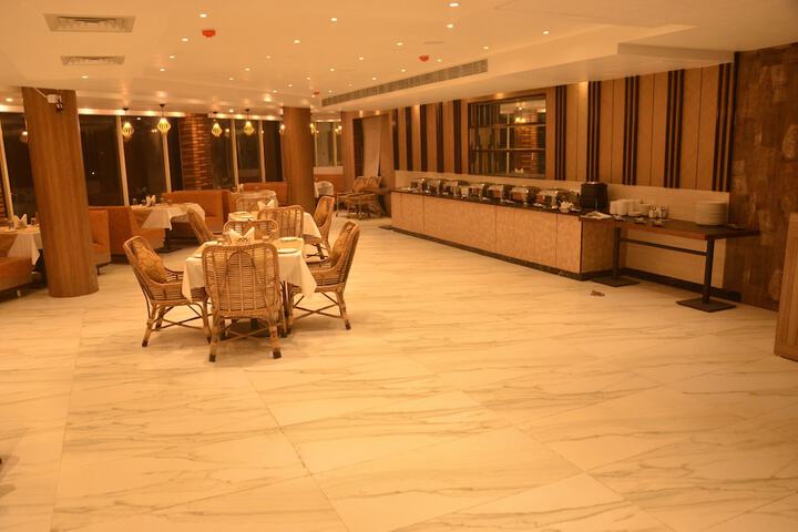 Dining 11 of 20
