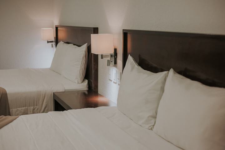 Room 28 of 161