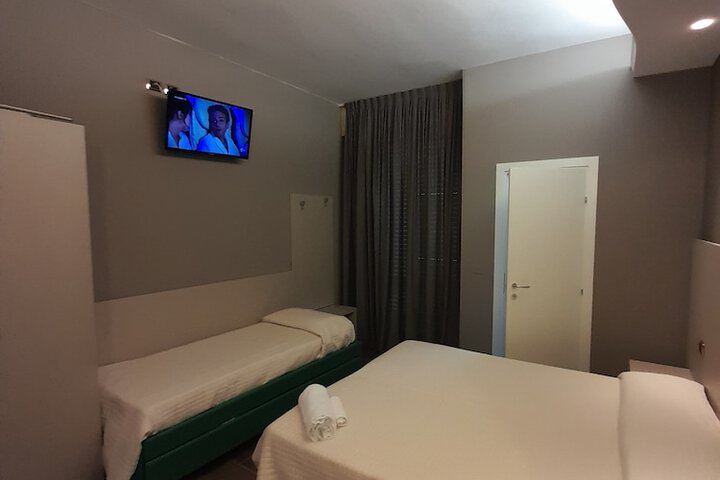 Room 14 of 36