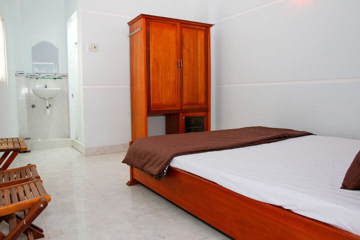Room 5 of 23