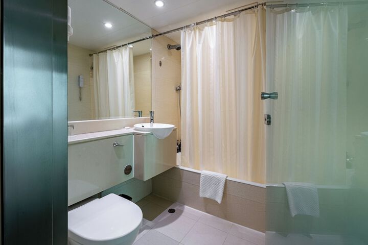 Room 73 of 103