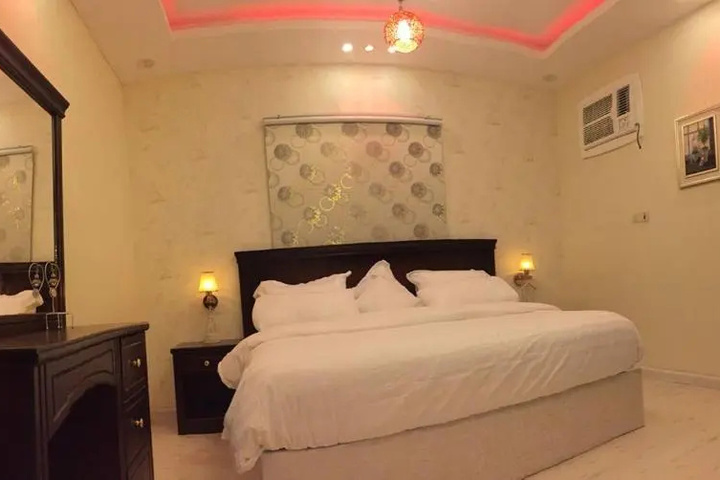 Room 5 of 6
