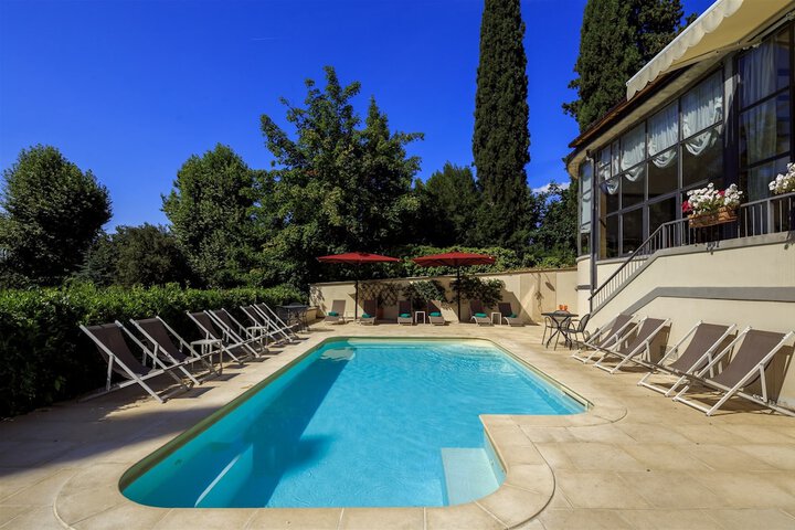 Hotel with Pool