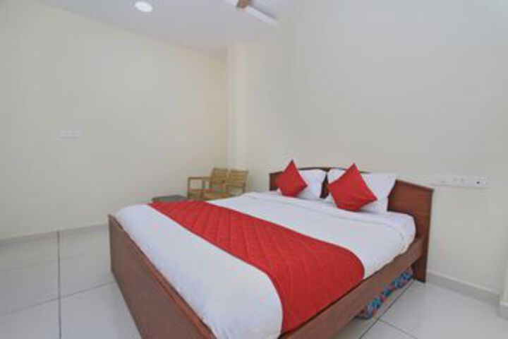 OYO 10777 Home Compact 2BHK Goubert Market
