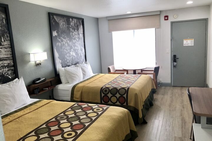 1 Queen Bed (25 of 49)