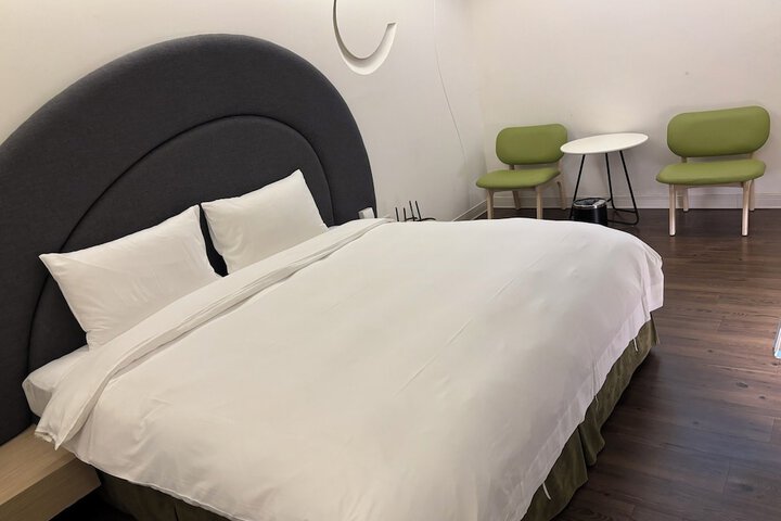 Room 52 of 82
