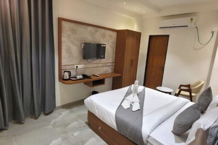 Room 4 of 19