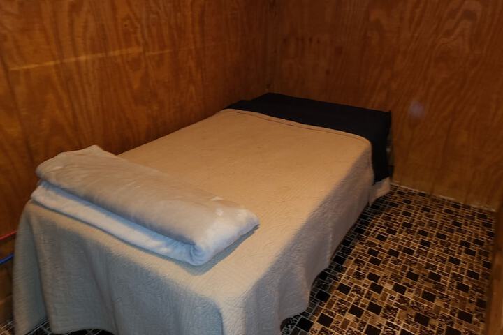 Room 13 of 40