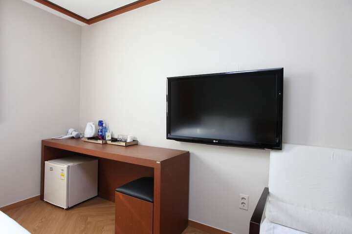 Room 25 of 48