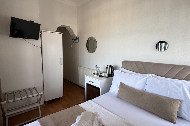 Room 8 of 39