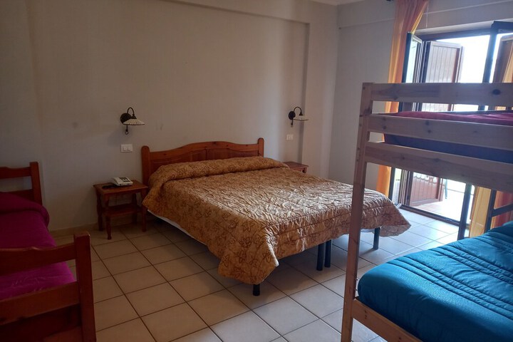 Room 10 of 20