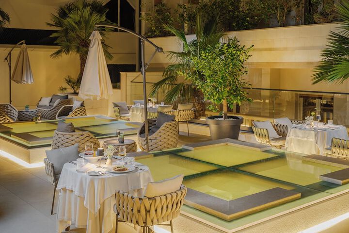 Dining 54 of 70