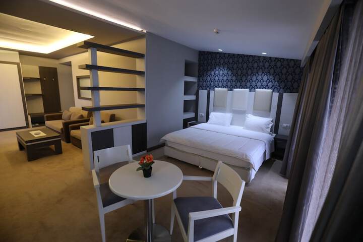 Room 5 of 86