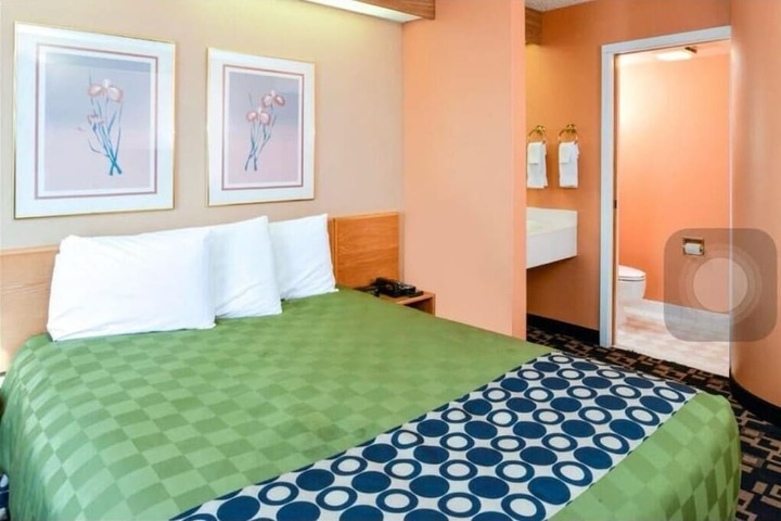 Room 13 of 31