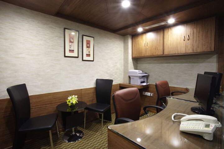 Business Center 72 of 76