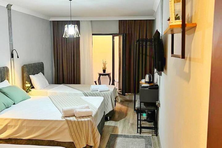 Room 6 of 25