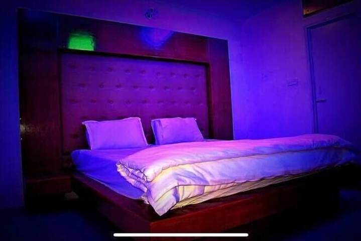 Room 3 of 11