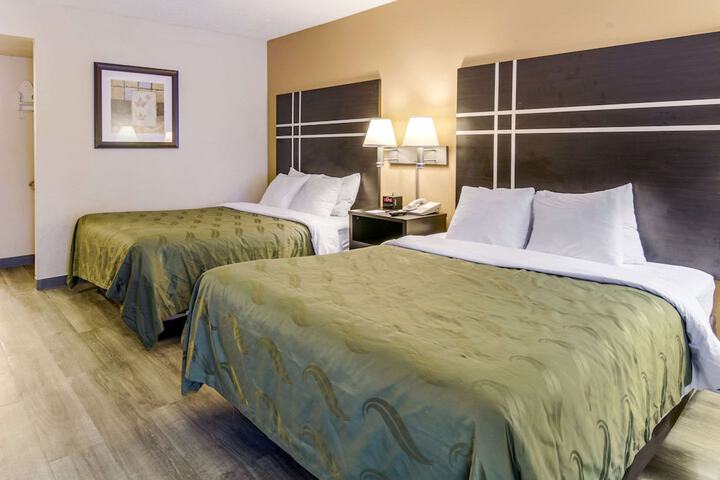 Quadruple Accessible Queen Size Bed (11 of 11)