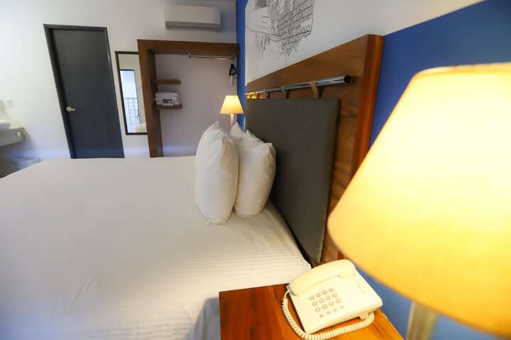 Room 13 of 37