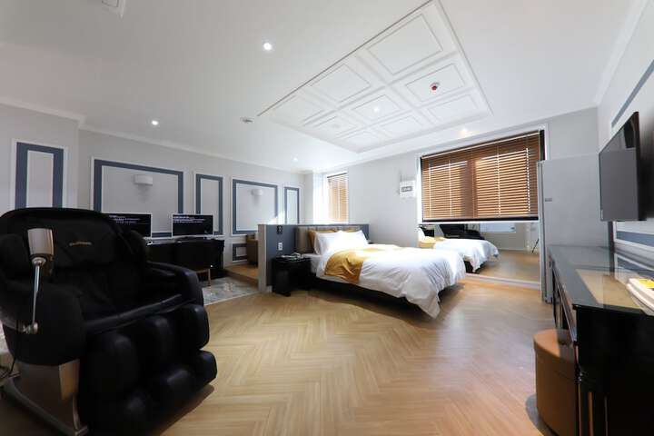 Room 16 of 58