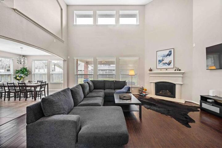 Houston House Sleeps 16~Arcade Style Game Room