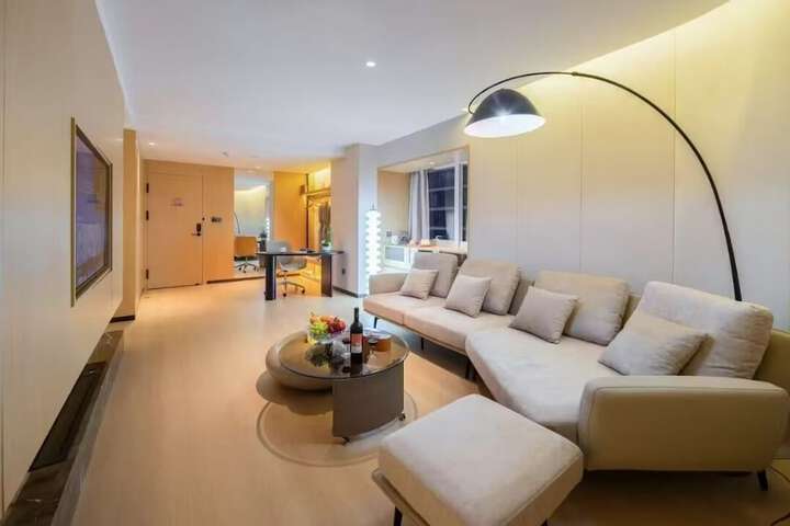 Room 7 of 27