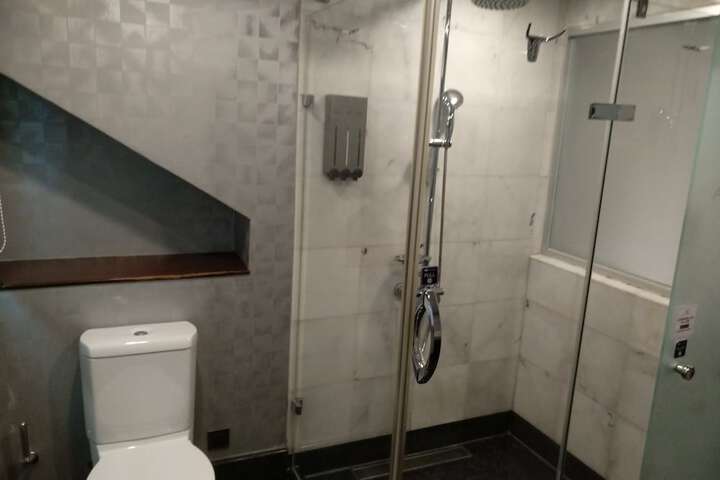 Room 42 of 61