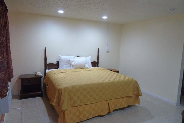 Basic King Bed (2 of 5)