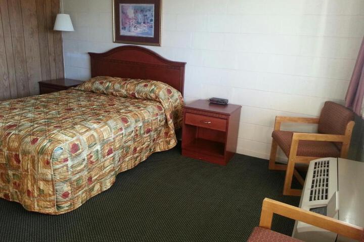 2 Queen Beds (1 of 6)