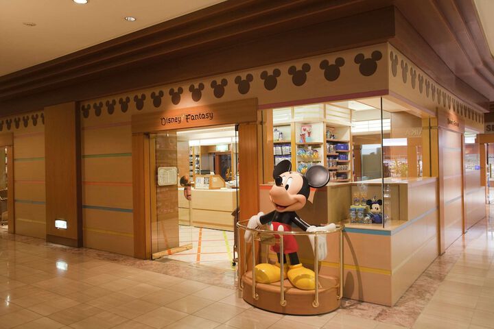 Gift Shop 100 of 155