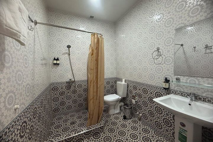 Room 80 of 107