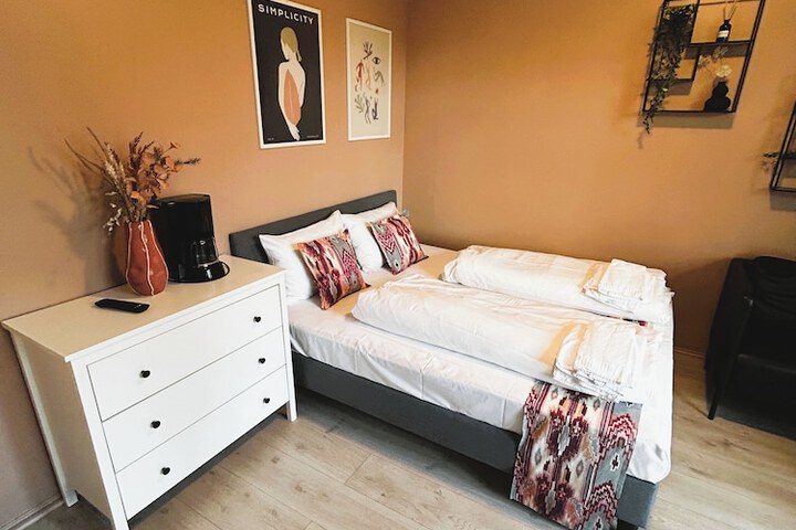Room 4 of 32