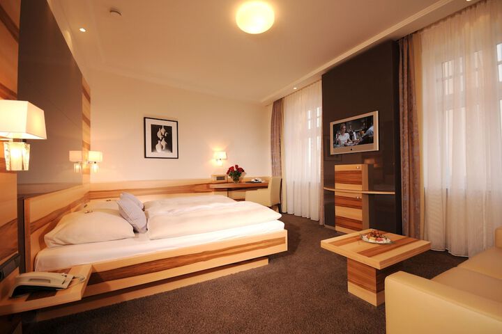Room 70 of 112