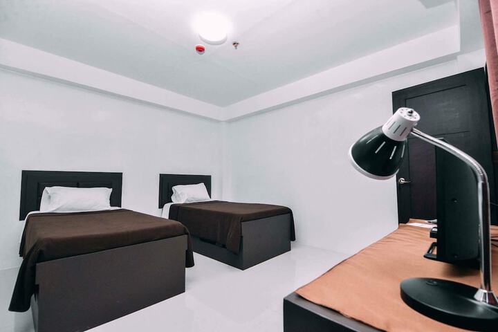 Room 9 of 47