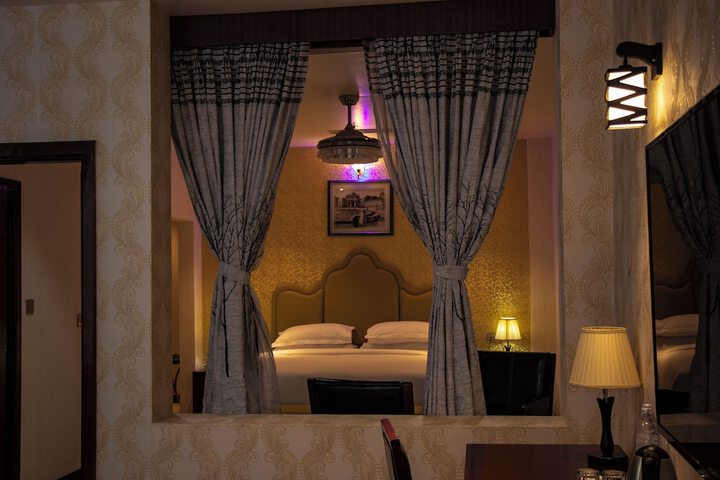 Room 14 of 32